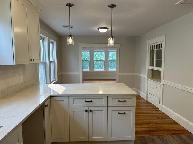 25-27 Charlotte Rd-Unit -2 in Waltham, MA - Building Photo - Building Photo