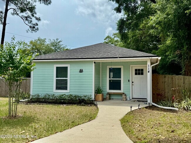 property at 114 W 41st St