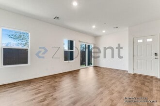 4118 Lunar Cyn Ave in North Las Vegas, NV - Building Photo - Building Photo