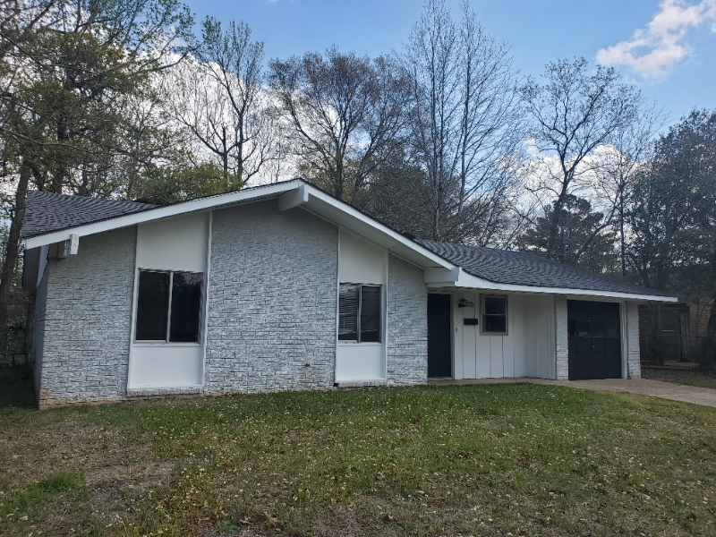 1031 Anderson Dr in Leesville, LA - Building Photo