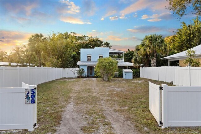 508 SE Balboa Ave in Stuart, FL - Building Photo - Building Photo