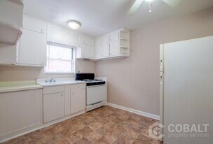 944 St Charles Ave NE in Atlanta, GA - Building Photo