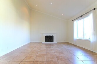 5604 Bloomfield St in Simi Valley, CA - Building Photo - Building Photo