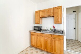 20 Howell St, Unit 2 in Boston, MA - Building Photo