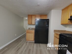 6247 Creekford Dr in Lithonia, GA - Building Photo - Building Photo