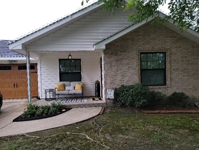 property at 1806 N 8th St