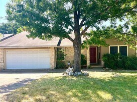 8905 Curlew Dr in Austin, TX - Building Photo