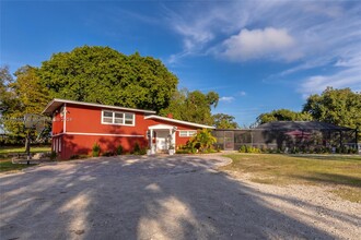 6227 Gun Club Rd in West Palm Beach, FL - Foto de edificio - Building Photo