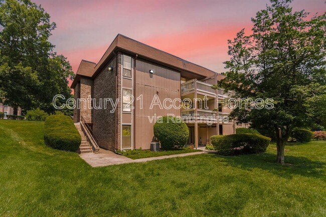 5805 Royal Ridge Dr in West Springfield, VA - Building Photo - Building Photo