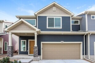 18560 E 47th Ave in Denver, CO - Building Photo