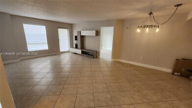 2351 Douglas Rd in Miami, FL - Building Photo - Building Photo