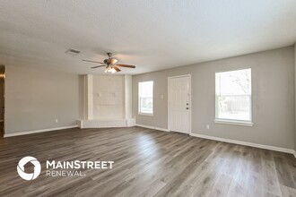 4922 Crestway Dr in La Porte, TX - Building Photo - Building Photo