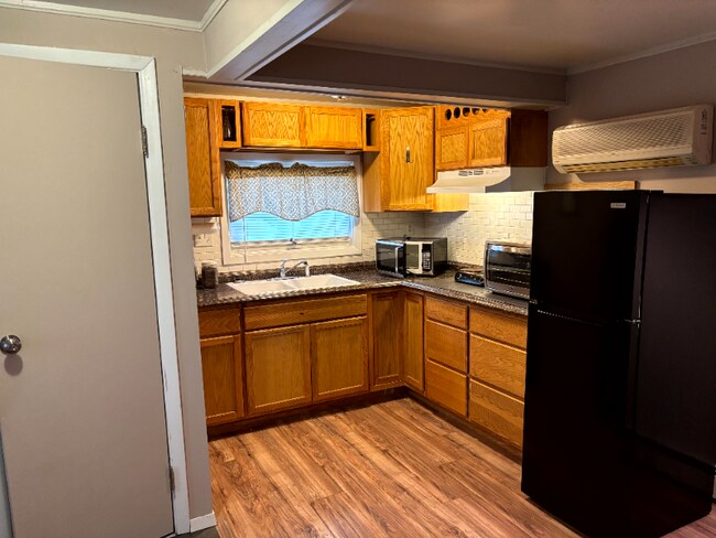 823 3rd Ave-Unit -Cottage in Fairbanks, AK - Building Photo - Building Photo