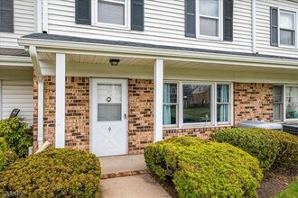 9 Yarmouth Ct in Scotch Plains, NJ - Building Photo - Building Photo