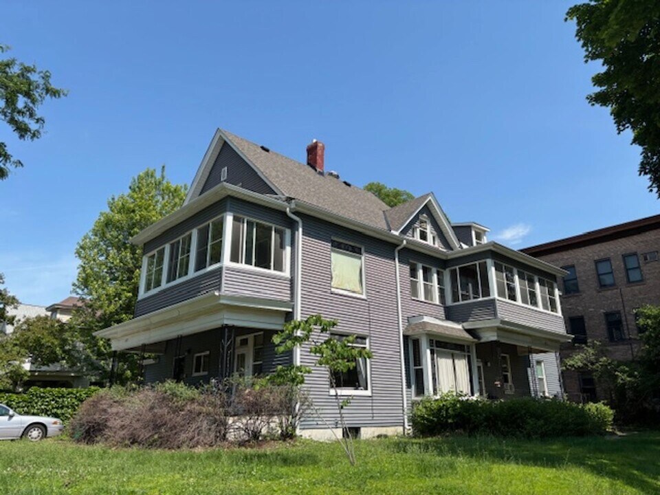 427 6th St SE in Minneapolis, MN - Building Photo