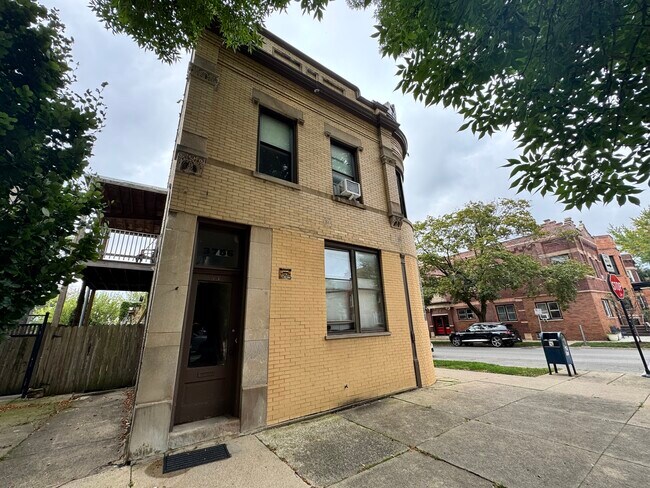 property at 2205 W Grace St