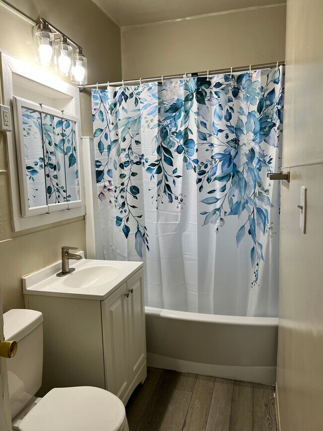 2110 W Lincoln Ave Rentals in Milwaukee, WI