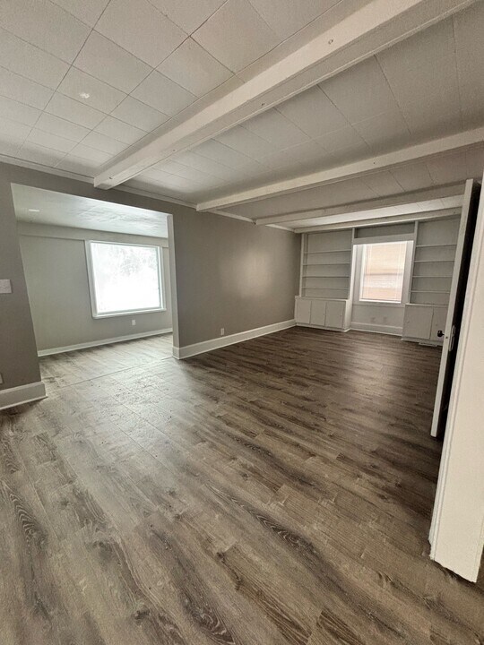 5302 East Dr in Loves Park, IL - Building Photo