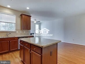 7427 Macon Dr in Glen Burnie, MD - Foto de edificio - Building Photo