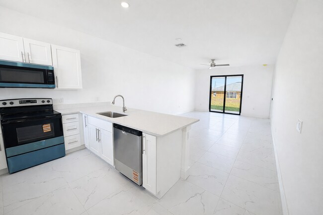 1127 Homer Ave S in Lehigh Acres, FL - Building Photo - Building Photo