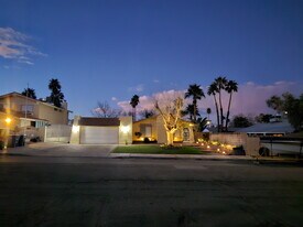 3906 Calle De Este in Las Vegas, NV - Building Photo