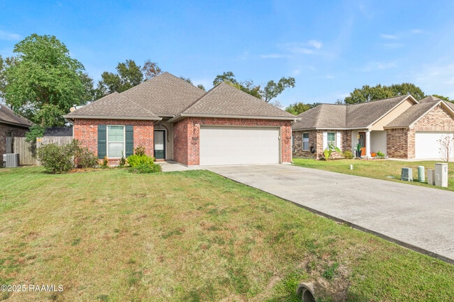 307 Flanders Ridge Dr in Youngsville, LA - Building Photo - Building Photo