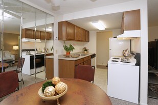 Tanglewood Apartments in Erie, PA - Building Photo