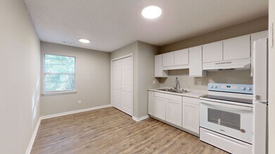 3005 Caldwell Court in Greenville, NC - Building Photo - Interior Photo