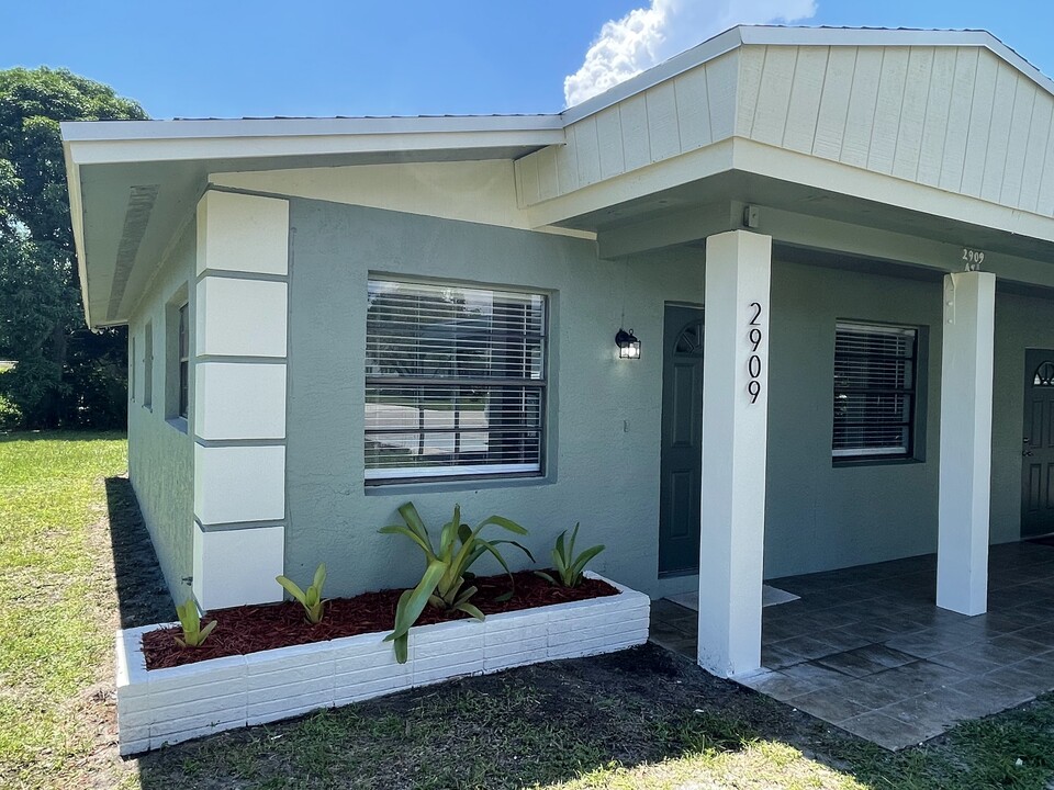 2909 Avenue S in Fort Pierce, FL - Building Photo