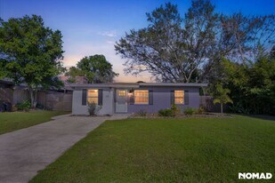 441 E 5th St in Chuluota, FL - Building Photo