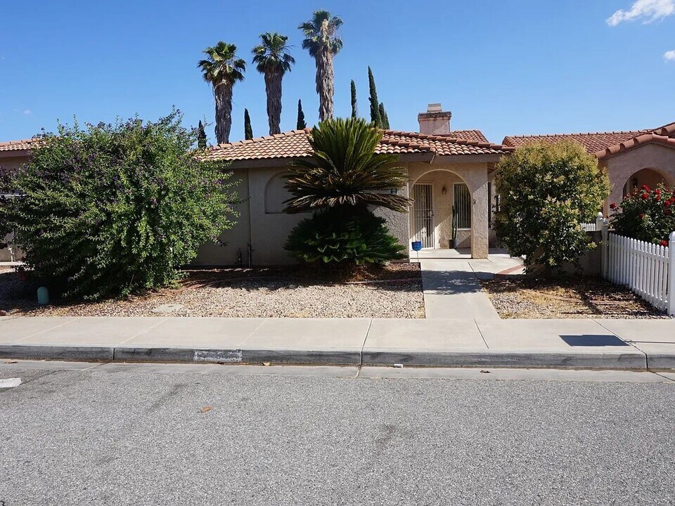 424 Reposo St in San Jacinto, CA - Building Photo