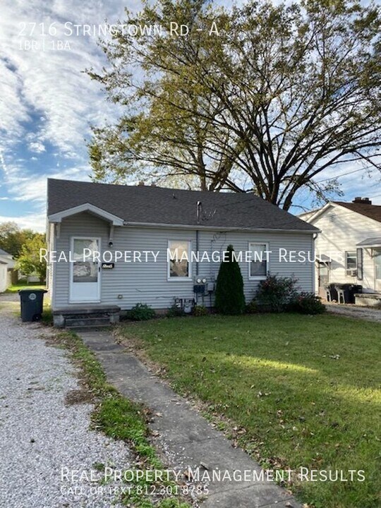 2716 Stringtown Rd in Evansville, IN - Building Photo