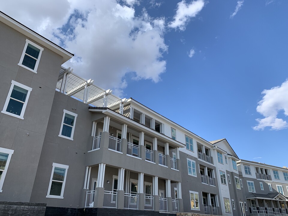 Solaire at Montecillo in El Paso, TX - Building Photo