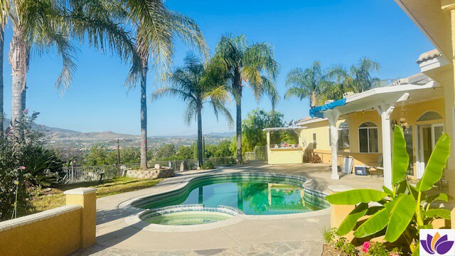 17833 Wildridge Ln in Santa Clarita, CA - Foto de edificio