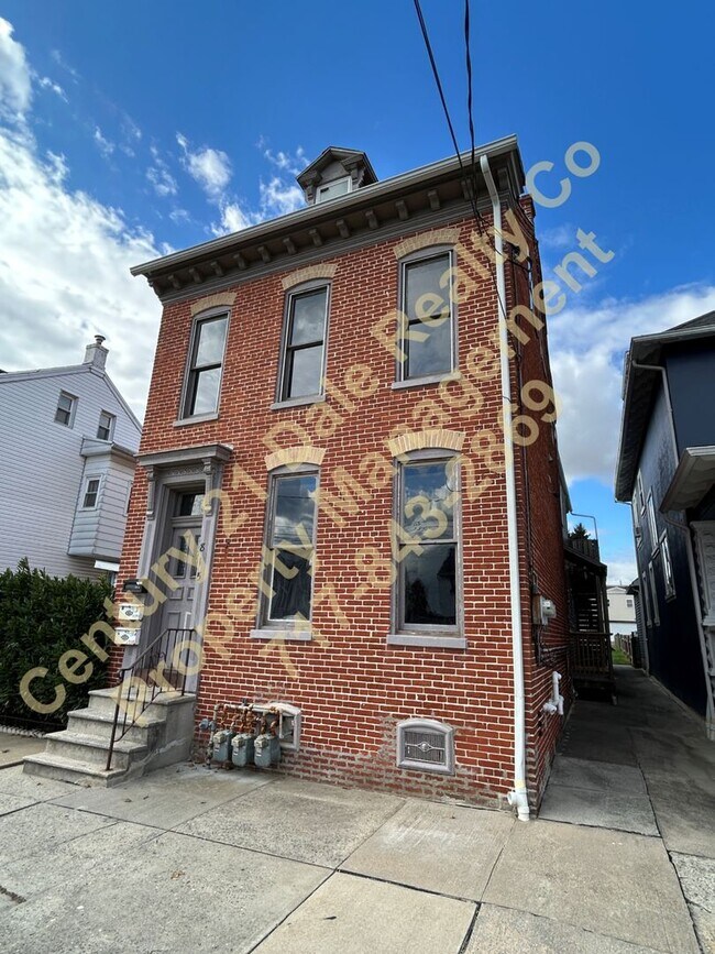 815 Locust St in Columbia, PA - Building Photo - Building Photo