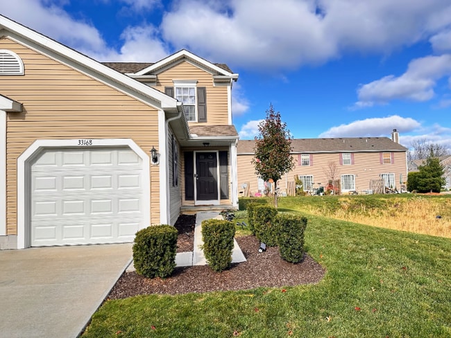 33168 Beverly Ln in Avon Lake, OH - Foto de edificio - Building Photo