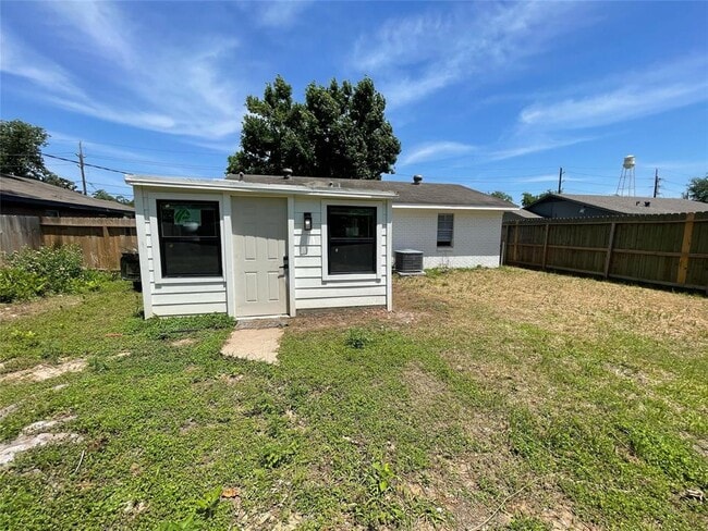 411 Guyer St in Sugar Land, TX - Building Photo - Building Photo