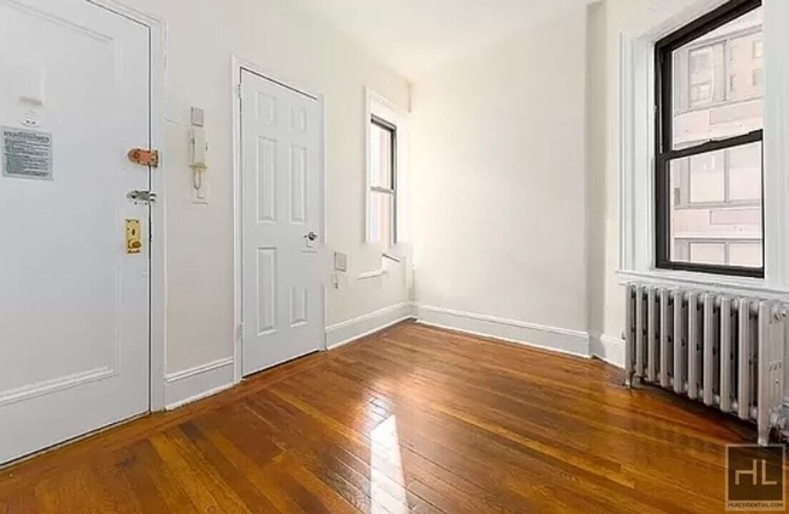 STUNNING 2 BED IN PRIME MURRAY HILL LOCATION! in New York, NY - Building Photo