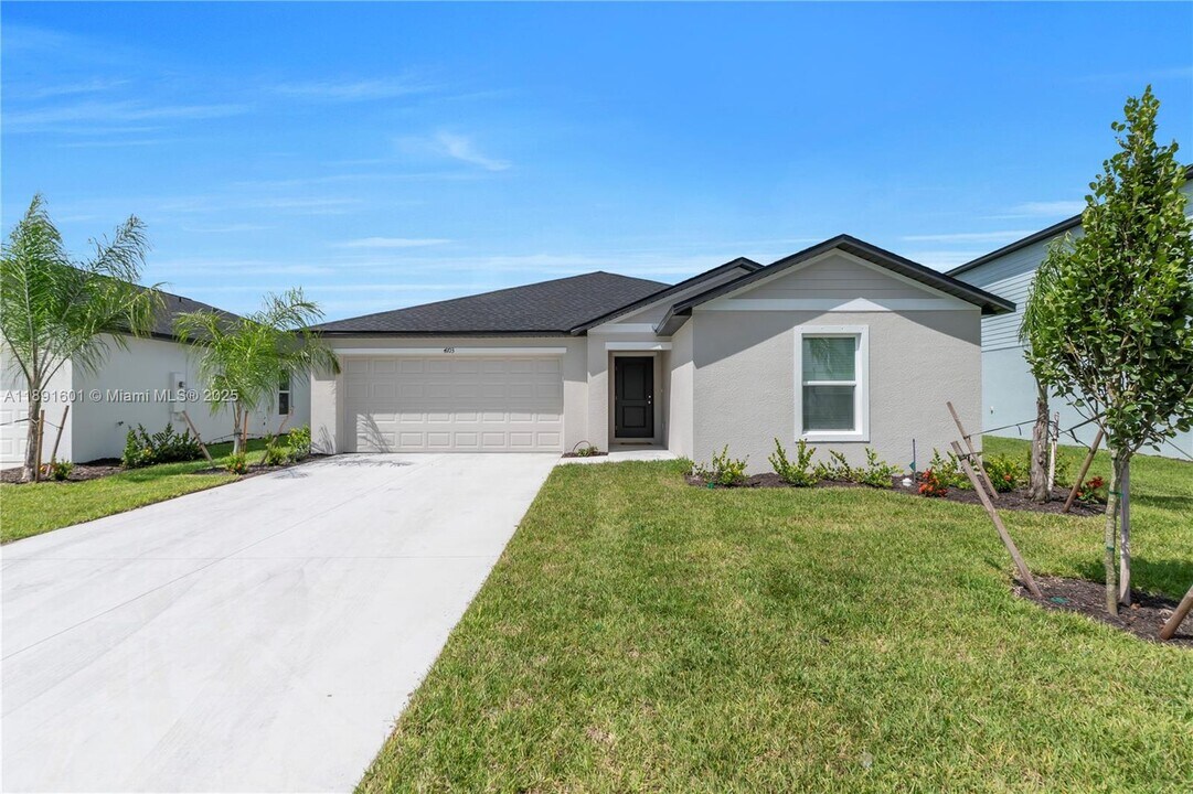4103 LATTUCA Ln in North Fort Myers, FL - Building Photo