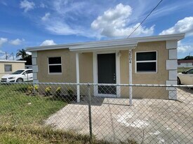 2504 Wilkens Ave in Fort Pierce, FL - Building Photo