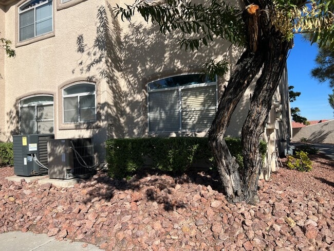 property at 5415 W Harmon Ave