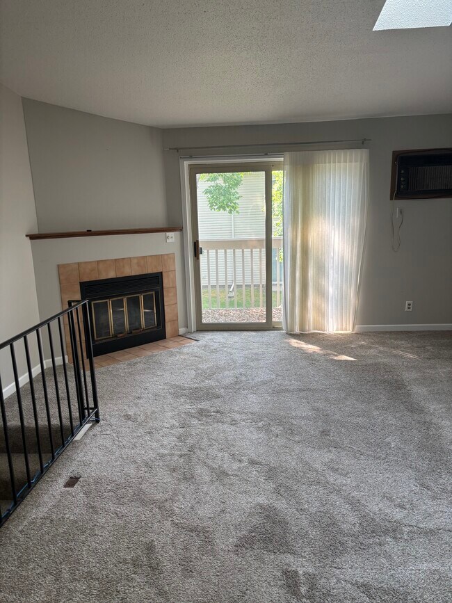 17568 Pond Cir in Eden Prairie, MN - Building Photo - Building Photo