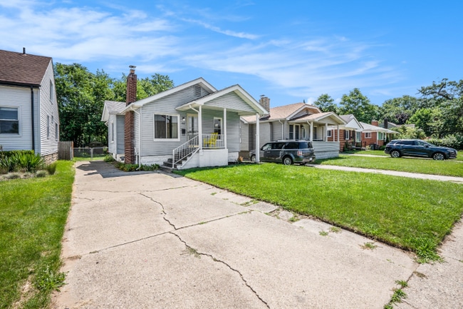 property at 838 Pinecrest Dr