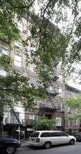 320 E 81st St in New York, NY - Foto de edificio - Building Photo