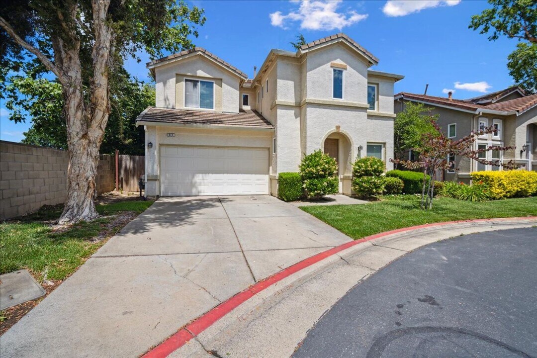 57 Rossignol Cir in Sacramento, CA - Building Photo