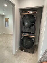 926 Tupelo Wood Ct, Unit B in Thousand Oaks, CA - Foto de edificio - Building Photo