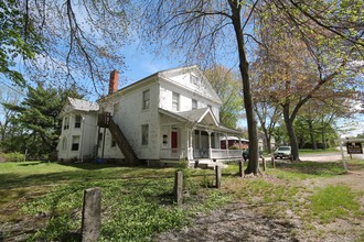 247-249 Hubbard St in Glastonbury, CT - Building Photo - Building Photo