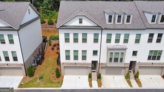 413 Bishop Ln in Woodstock, GA - Building Photo