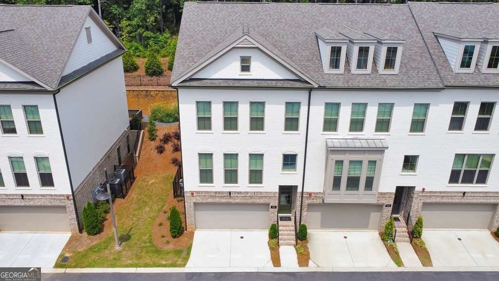 413 Bishop Ln in Woodstock, GA - Foto de edificio