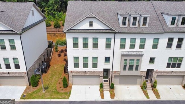 413 Bishop Ln in Woodstock, GA - Foto de edificio - Building Photo